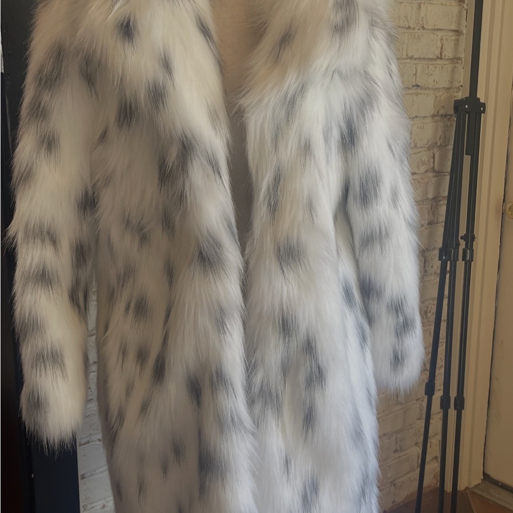 FASHION FAUX FUR SPOTTED COAT - Picture 4 of 9